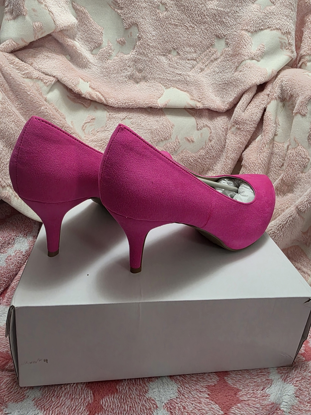 Dream Pairs Hot Pink Suede "Tiffanny" Pump - Picture 4 of 14